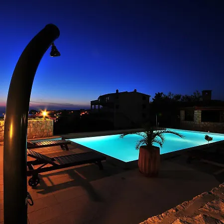Ante-5 Apartment