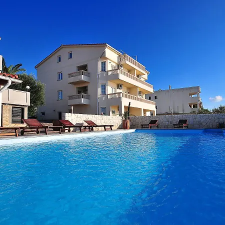 Ante-5 Apartment