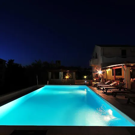 Ante-5 Apartment